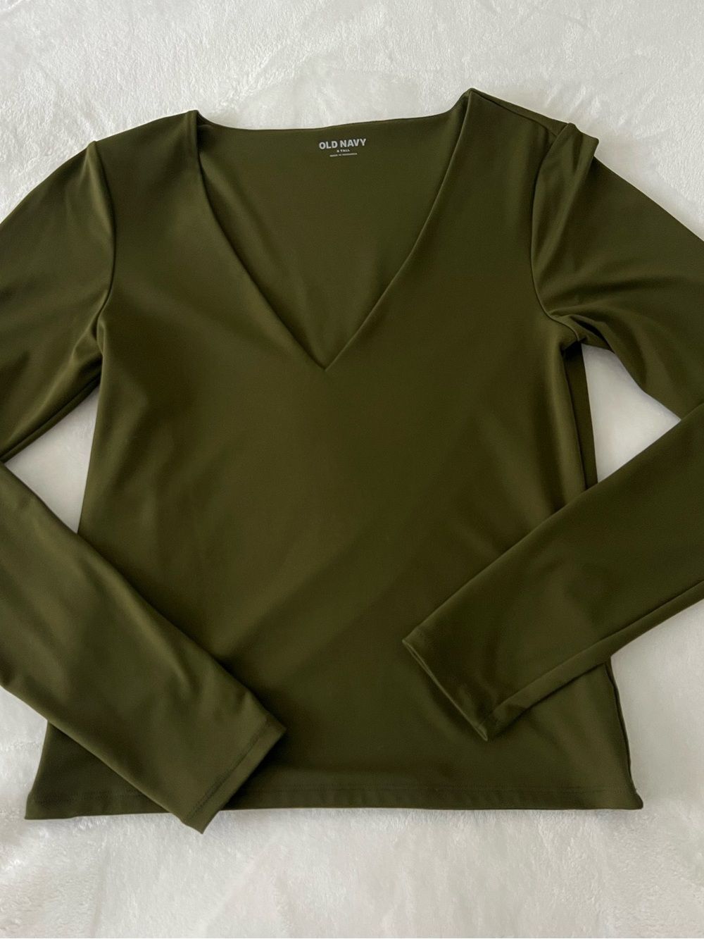 Old Navy Olive Green V-Neck Long Sleeve Top
Size S Tall